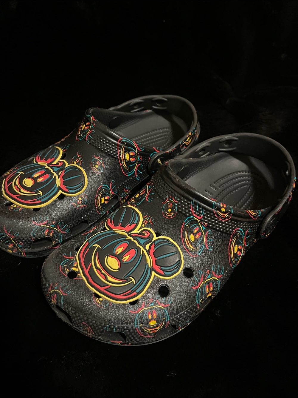Black Mickey Disneyland Halloween Crocs Size Men’s 4